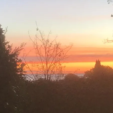 Beautiful Tranquil Close To The Sea *